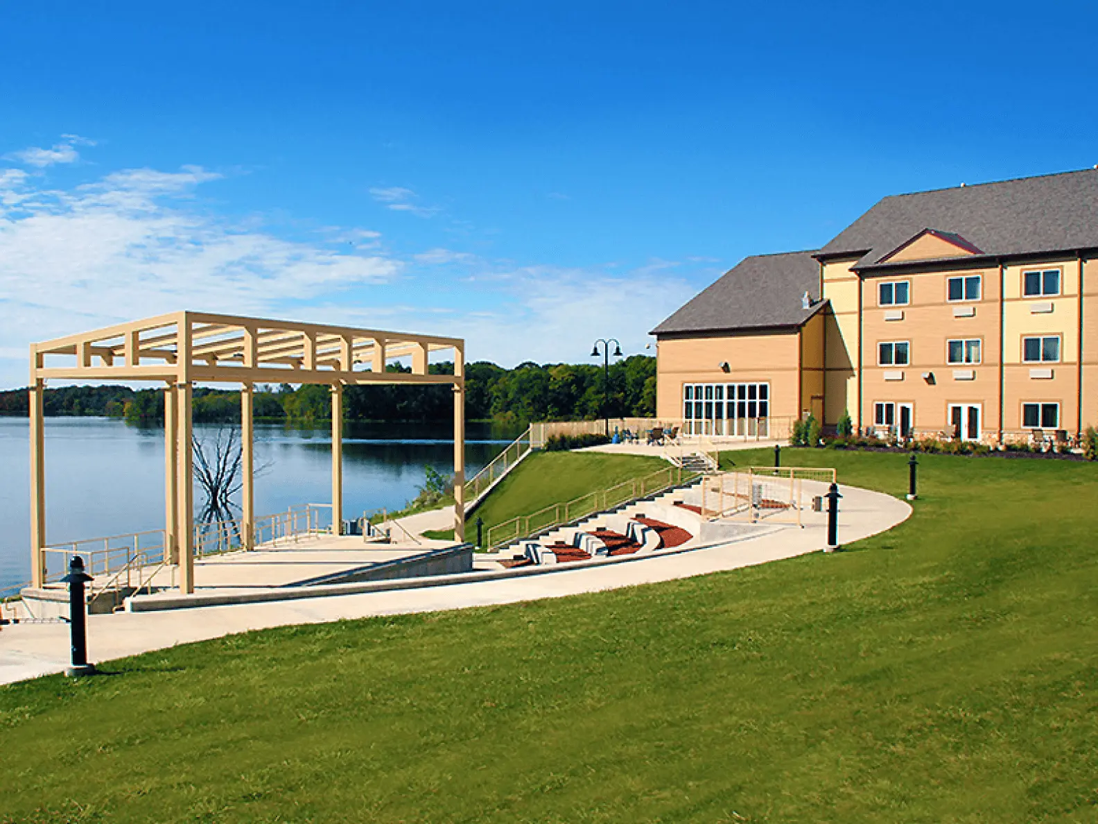 Lakeside Hotel Amenities